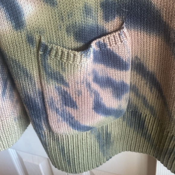 YFB NWT Boho Tie Dye Long Sleeve Vneck collared 100% Cotton Knit Sweater small - Picture 6 of 10